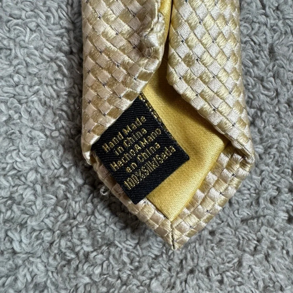 Donald J Trump Signature Collection Gold Silk Basketweave Men's Necktie 59x3.75